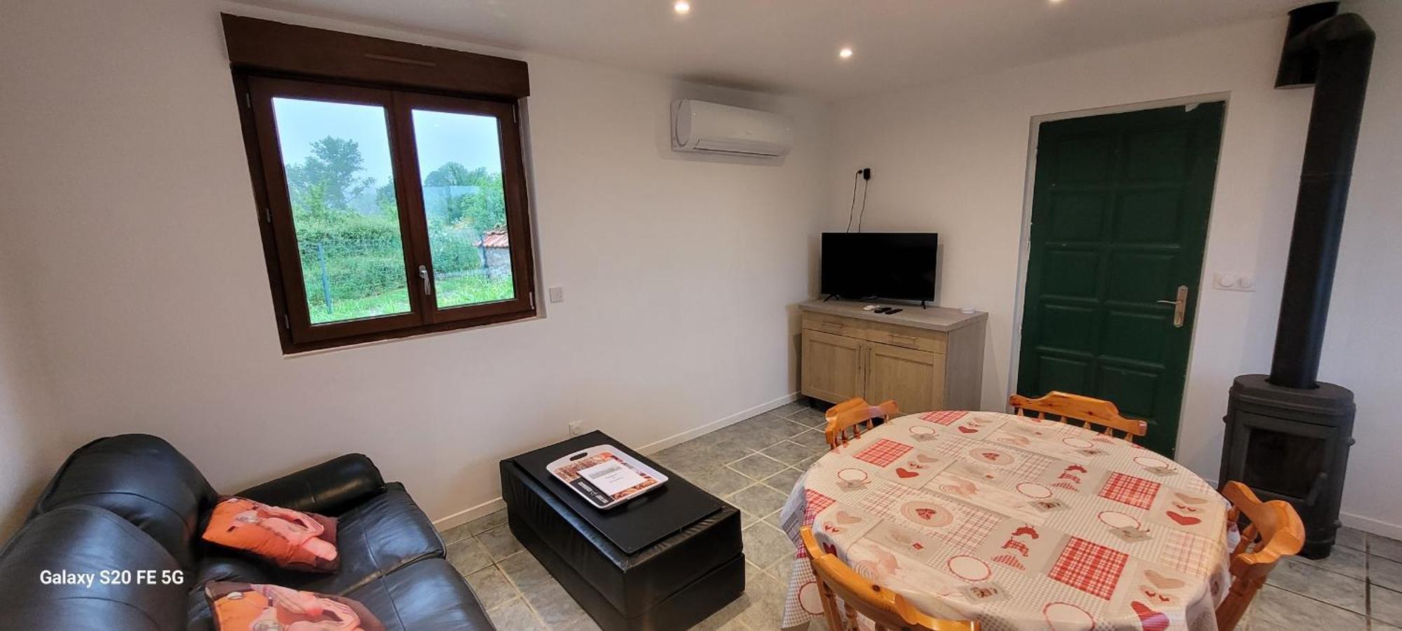 Maison A La Campagne Avec Piscine Flayat Ngoại thất bức ảnh